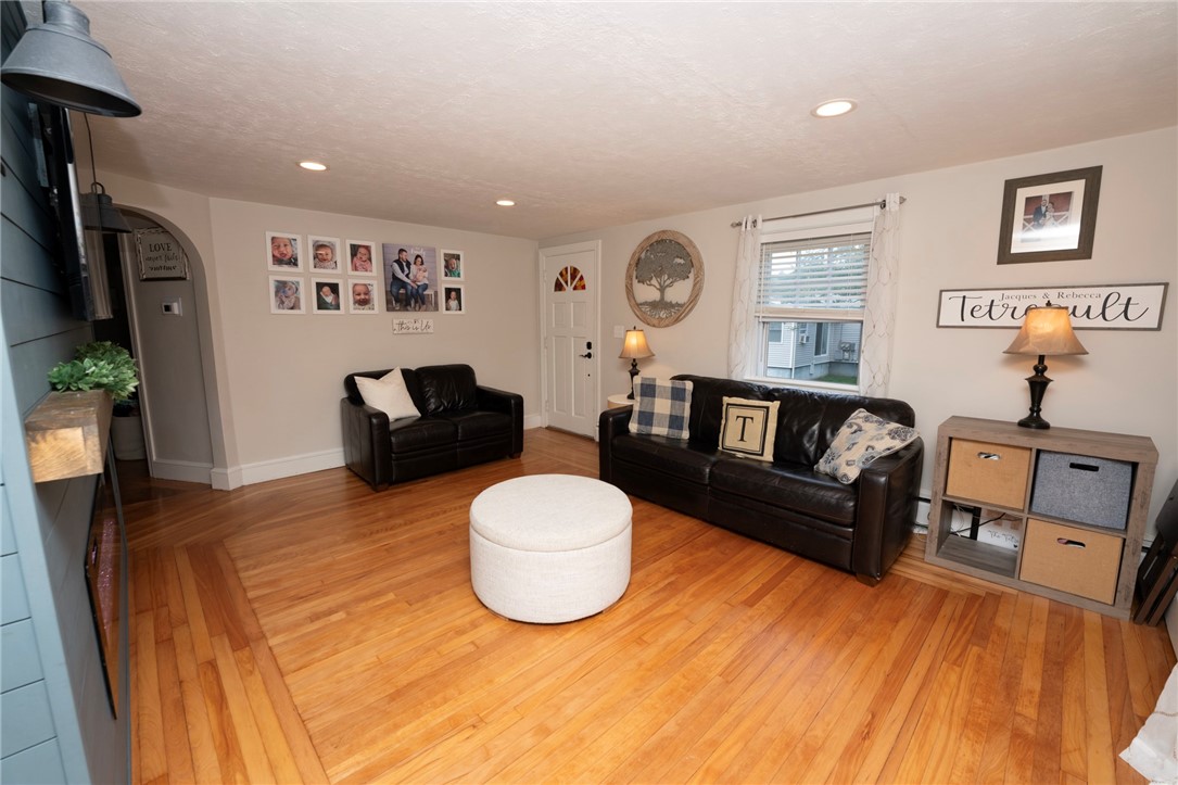 5 Leach Street Cumberland, RI 02864 - Photo 4 of 33