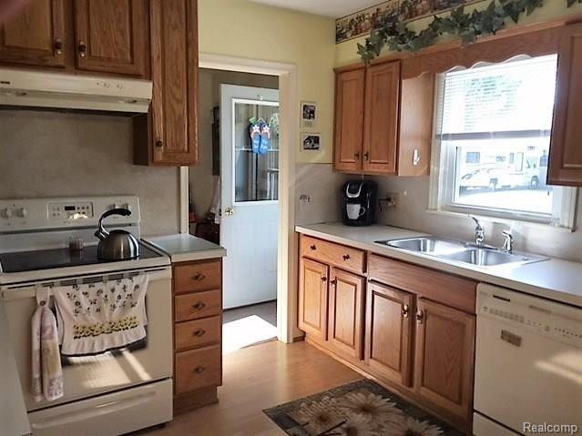 7554 Blue Bush Road Maybee, MI 48159 - Photo 8 of 16 4.JPG