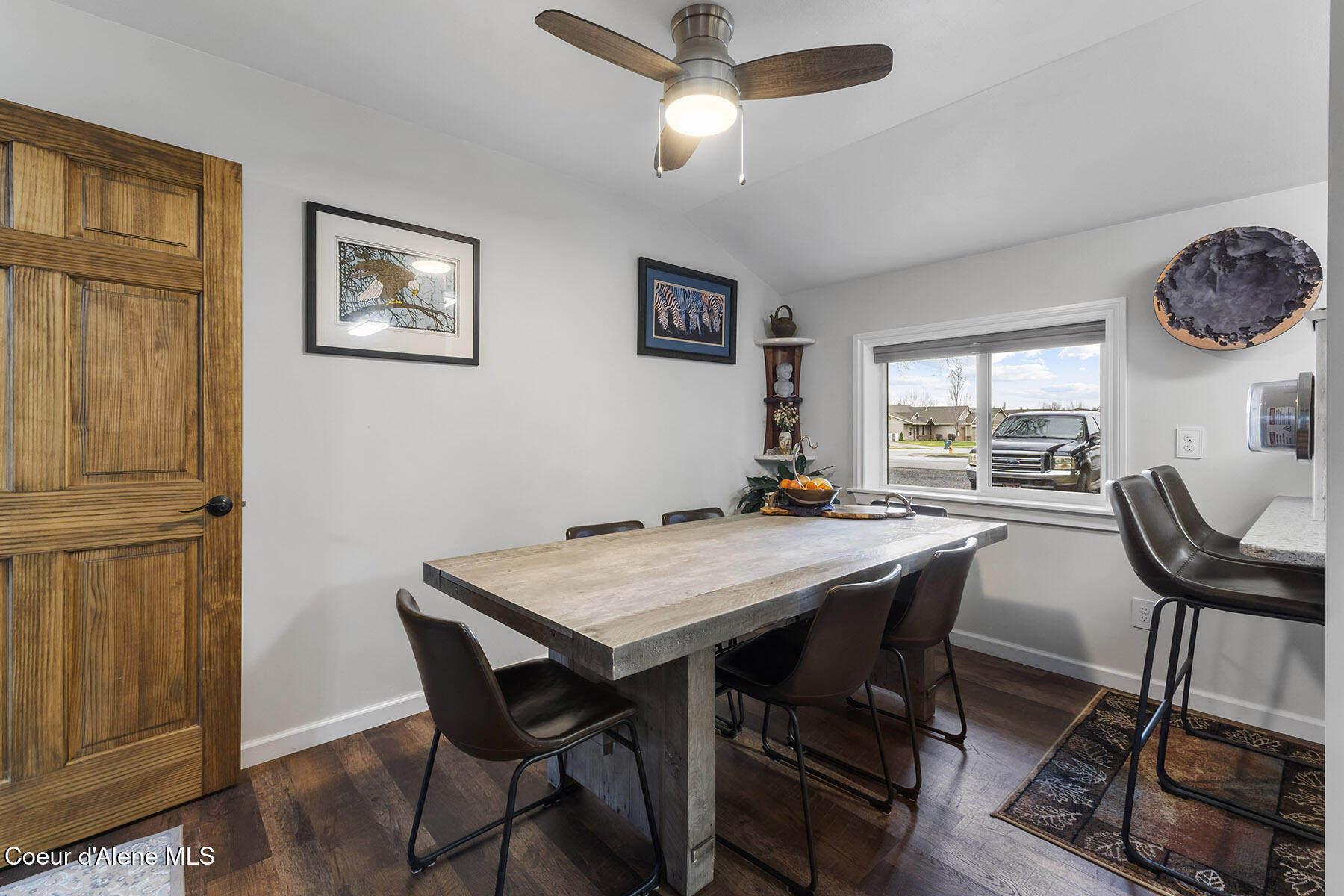 9490 North Atlas Road Hayden, ID 83835 - Photo 12 of 39 Dining Area with Breakfast Bar