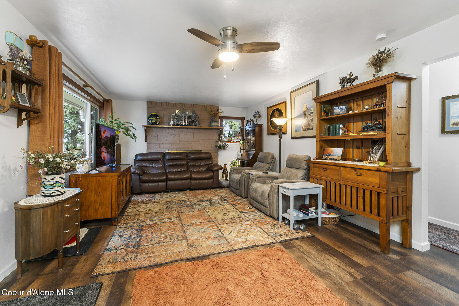 9490 North Atlas Road Hayden, ID 83835 - Photo 7 of 39 Bright & Spacious Living Area