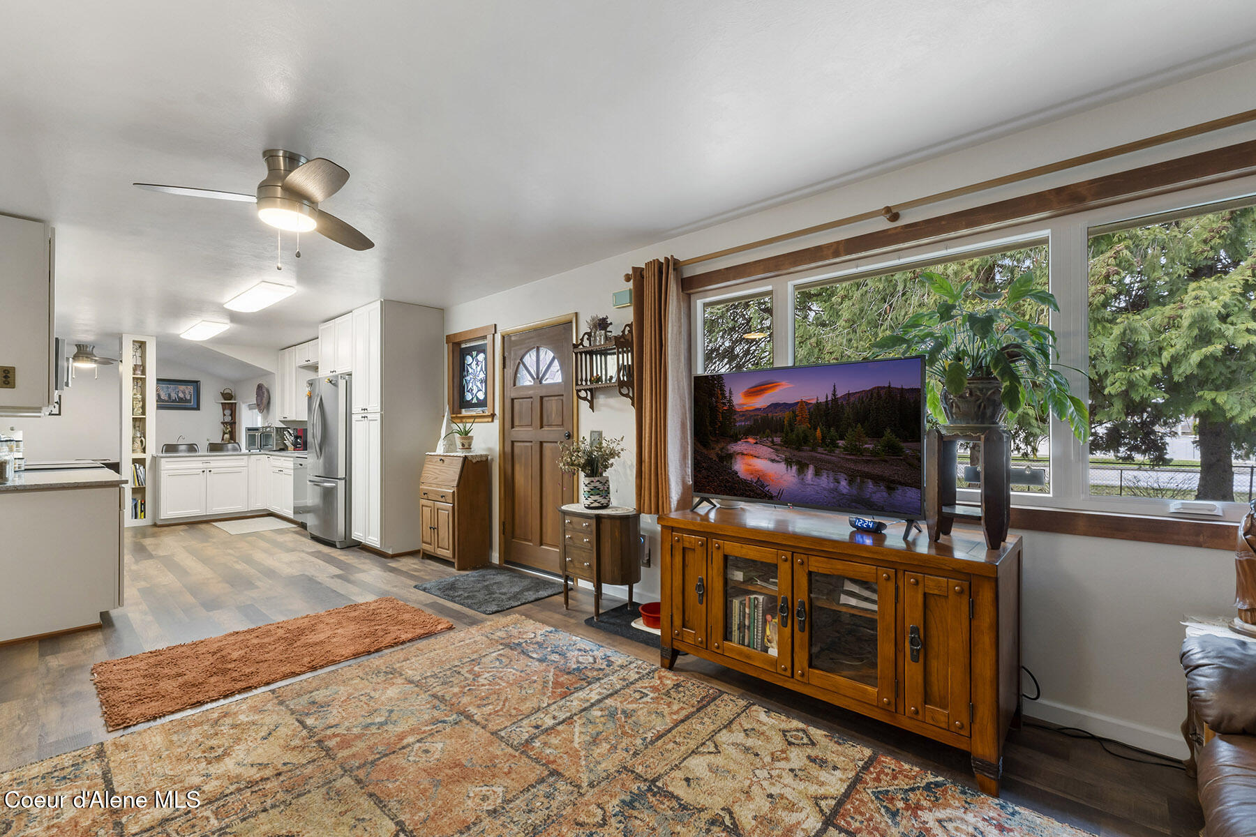 9490 North Atlas Road Hayden, ID 83835 - Photo 8 of 39 Open Living to Kitchen Flow