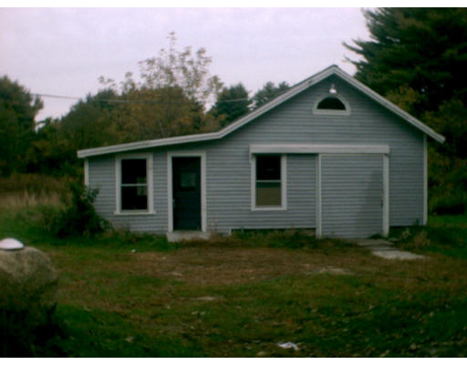 475 Rounseville Road Rochester, MA 02770 - Photo 4 of 5 a front view of a house with a garden