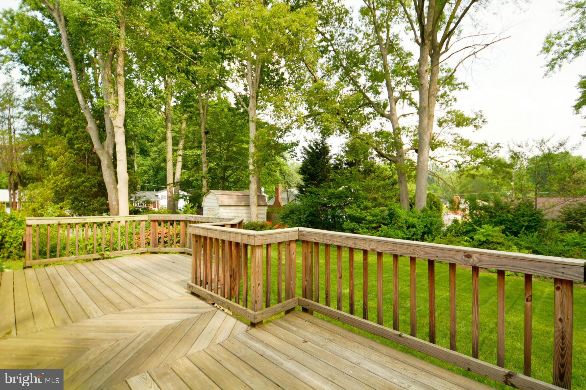 7512 Elgar Street Springfield, VA 22151 - Photo 2 of 6 Entertainment Deck