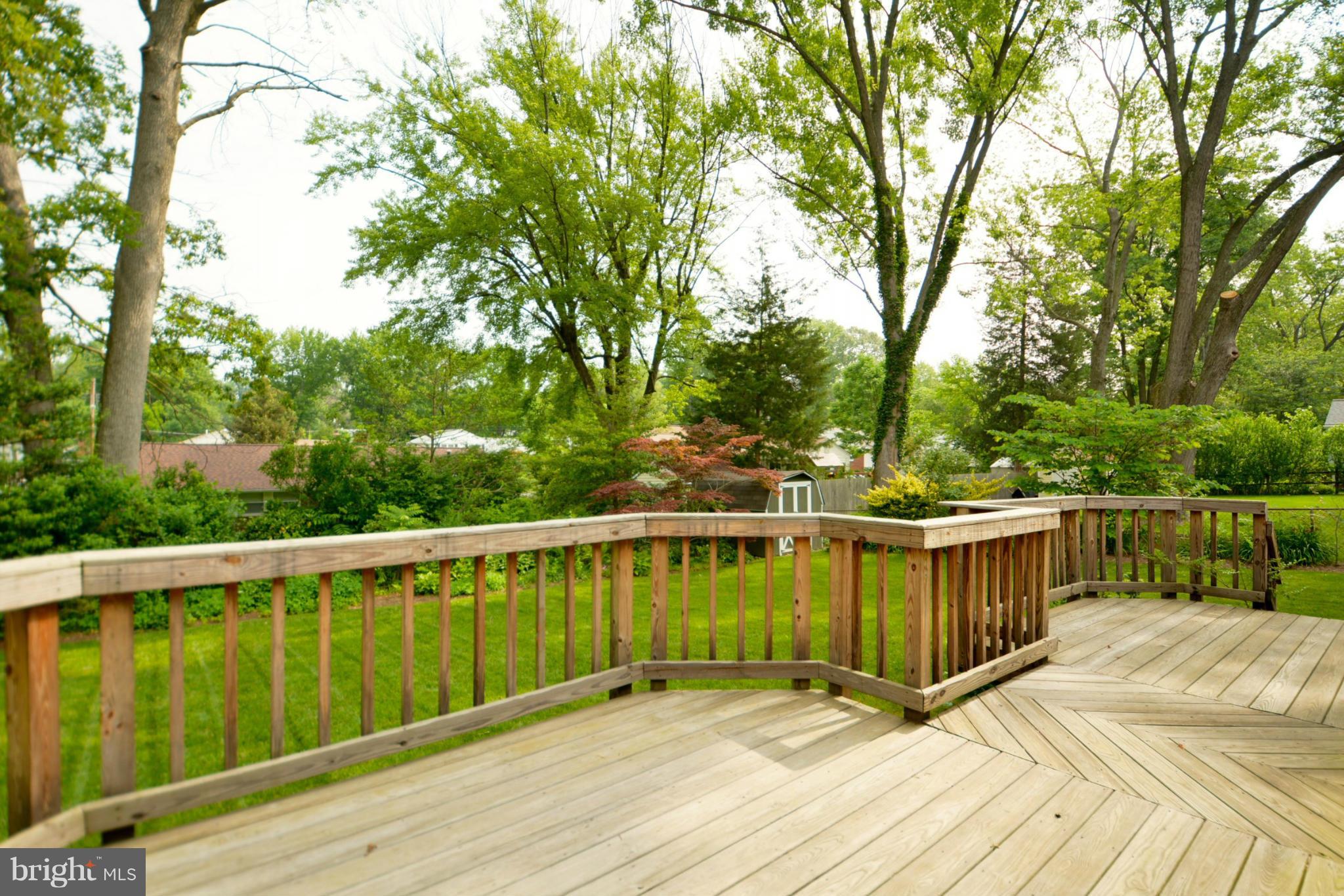 7512 Elgar Street Springfield, VA 22151 - Photo 5 of 6 Entertainment Deck