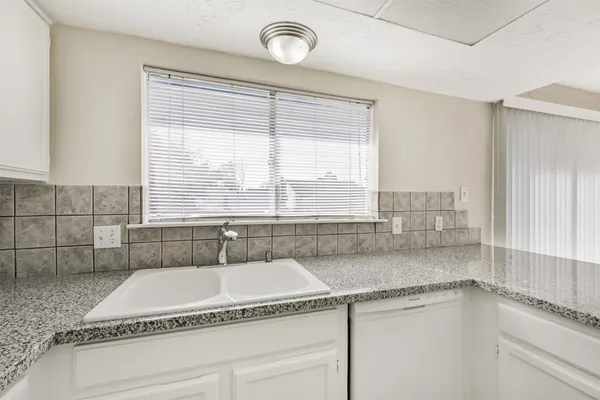 $255,000 | 406 McConn Court, Houston, TX 77598