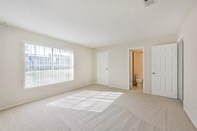 $255,000 | 406 McConn Court, Houston, TX 77598