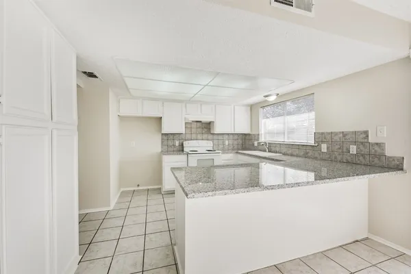 $255,000 | 406 McConn Court, Houston, TX 77598