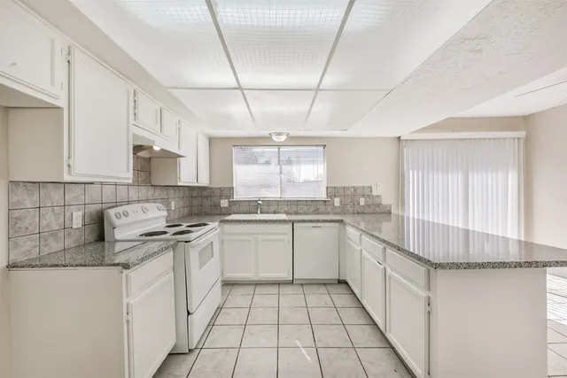 $255,000 | 406 McConn Court, Houston, TX 77598