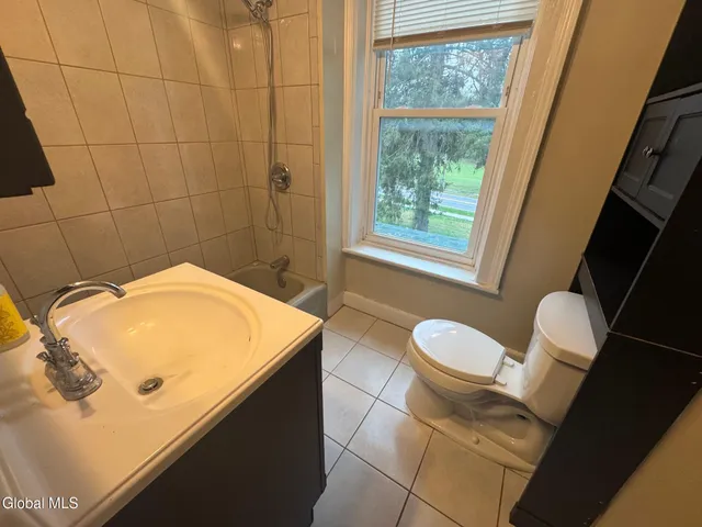 $1,450 | 1519 New Scotland Road, Unit 2 RIGHT, Bethlehem, NY 12159