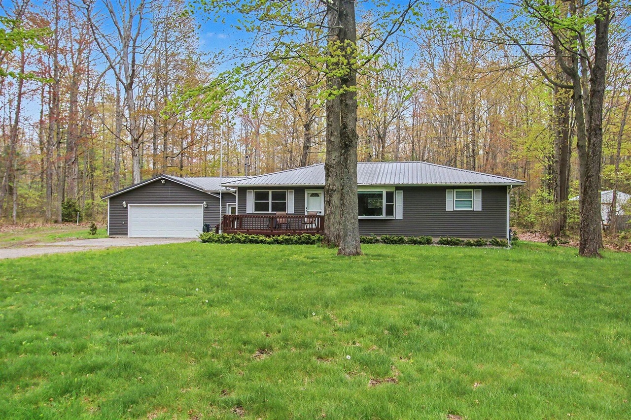 18412 148th Avenue Spring Lake, MI 49456 - Photo 2 of 30