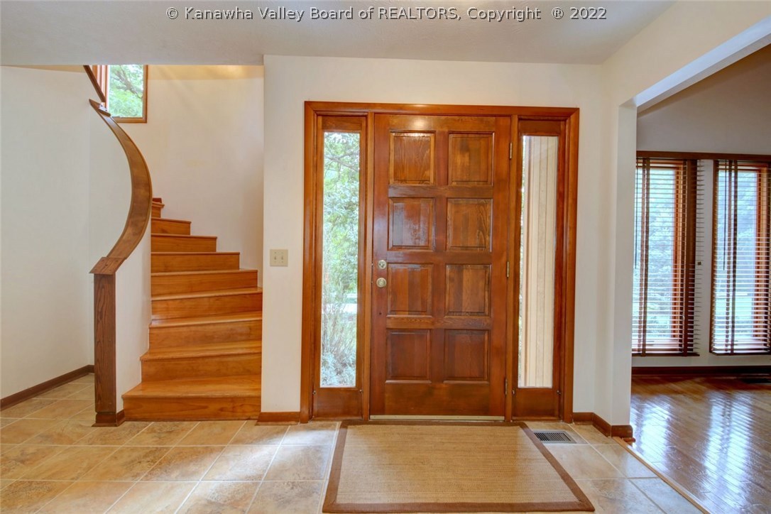 2051 Smith Road Charleston, WV 25314 - Photo 4 of 30 Gallery Image 4
