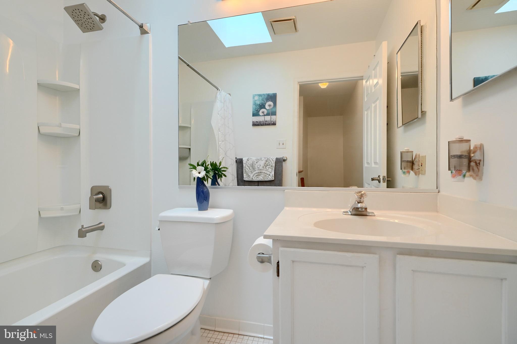 9340 Ramblebrook Road Nottingham, MD 21236 - Photo 35 of 45 Hall Bath