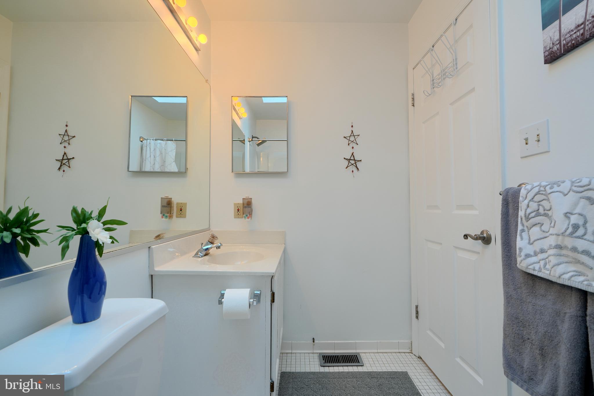 9340 Ramblebrook Road Nottingham, MD 21236 - Photo 36 of 45 Hall Bath