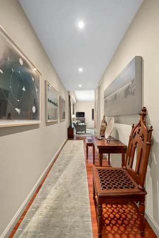 a view of livingroom with furniture