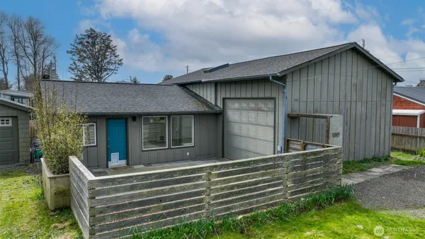 $335,000 | 207 5th Street Northeast, Long Beach, WA 98631
