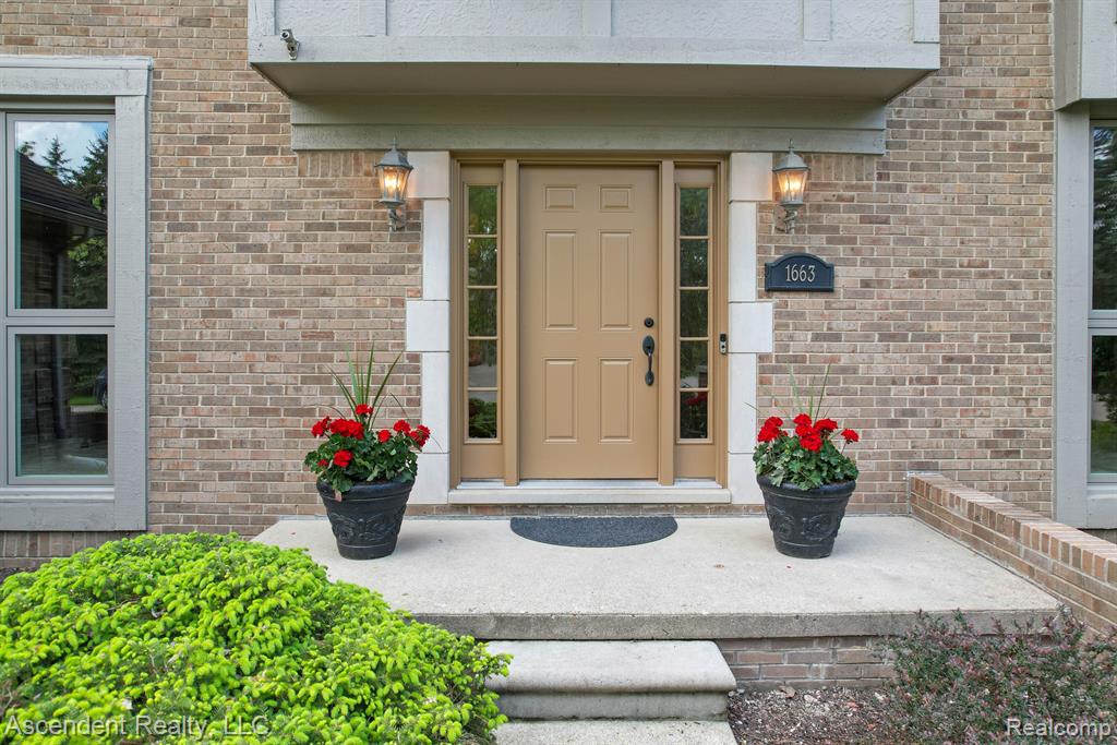 1663 Tacoma Drive Rochester Hills, MI 48306 - Photo 3 of 51