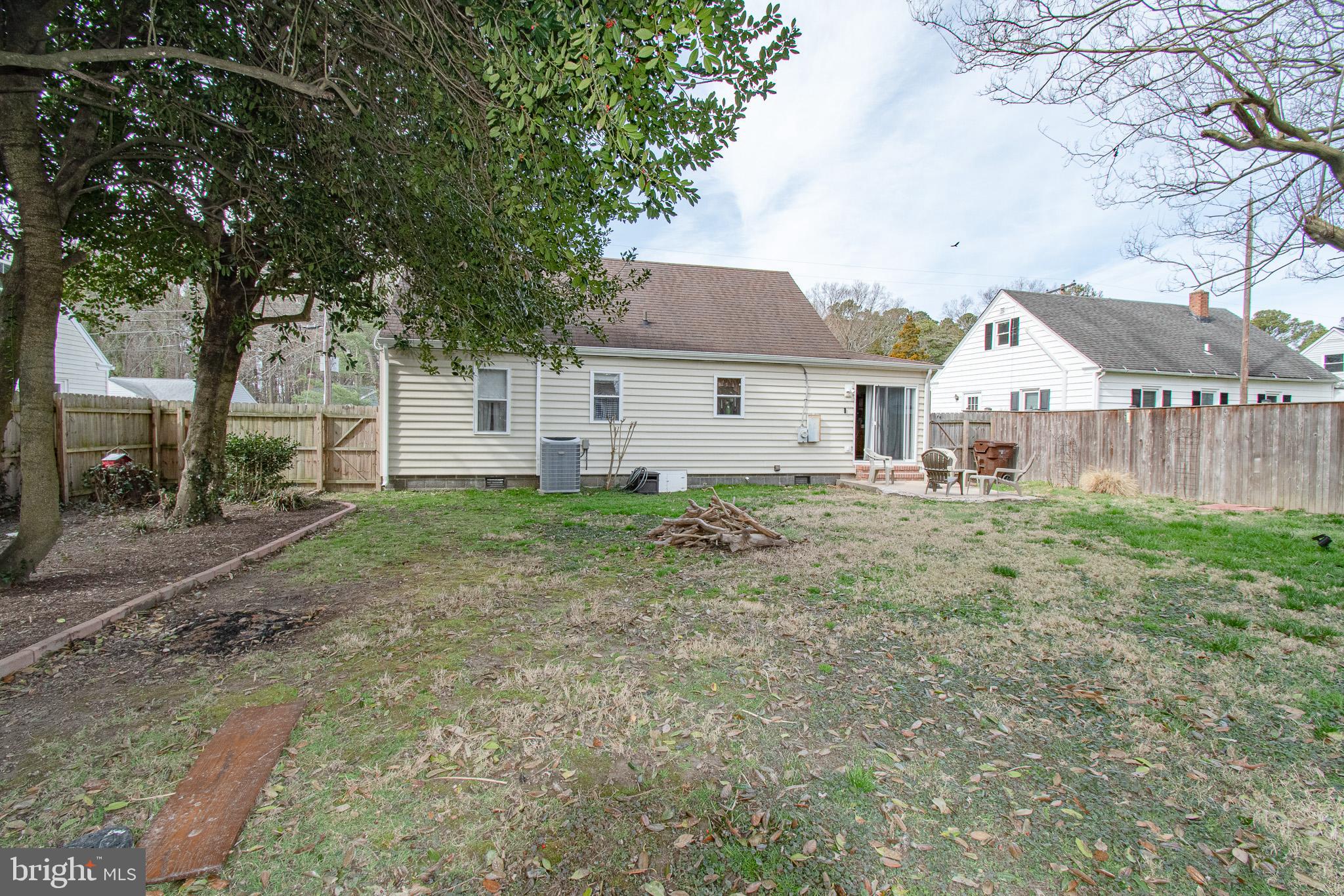 9 Oak Street Cambridge, MD 21613 - Photo 28 of 30 a view of a yard in front of a house with large tree