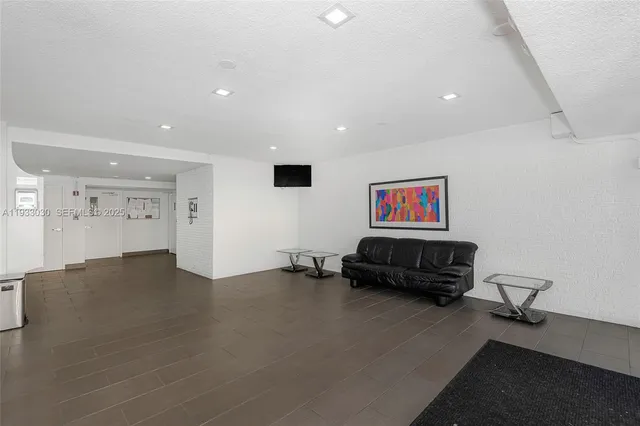 $1,500 | 16800 Northeast 15th Avenue, Unit 115, Miami, FL 33162