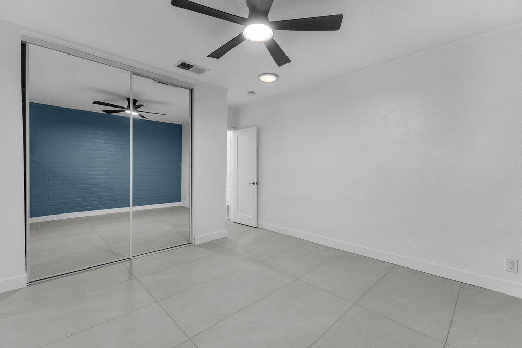 44635 San Carlos Avenue Palm Desert, CA 92260 - Photo 14 of 64 an empty room with a ceiling fan and shower