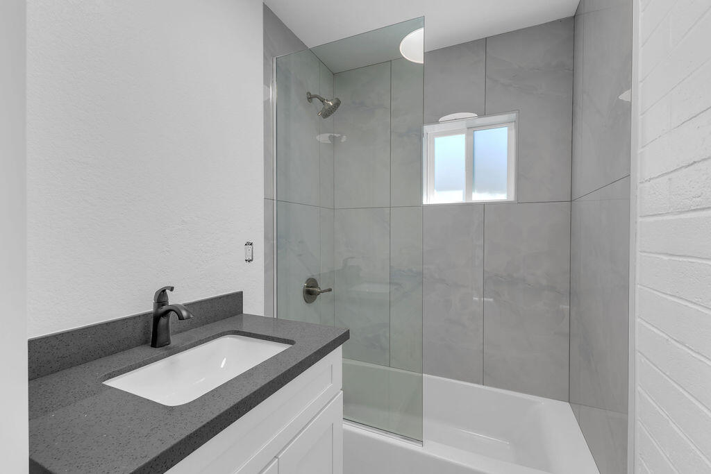 44635 San Carlos Avenue Palm Desert, CA 92260 - Photo 36 of 64 a bathroom with a sink a toilet and bathtub