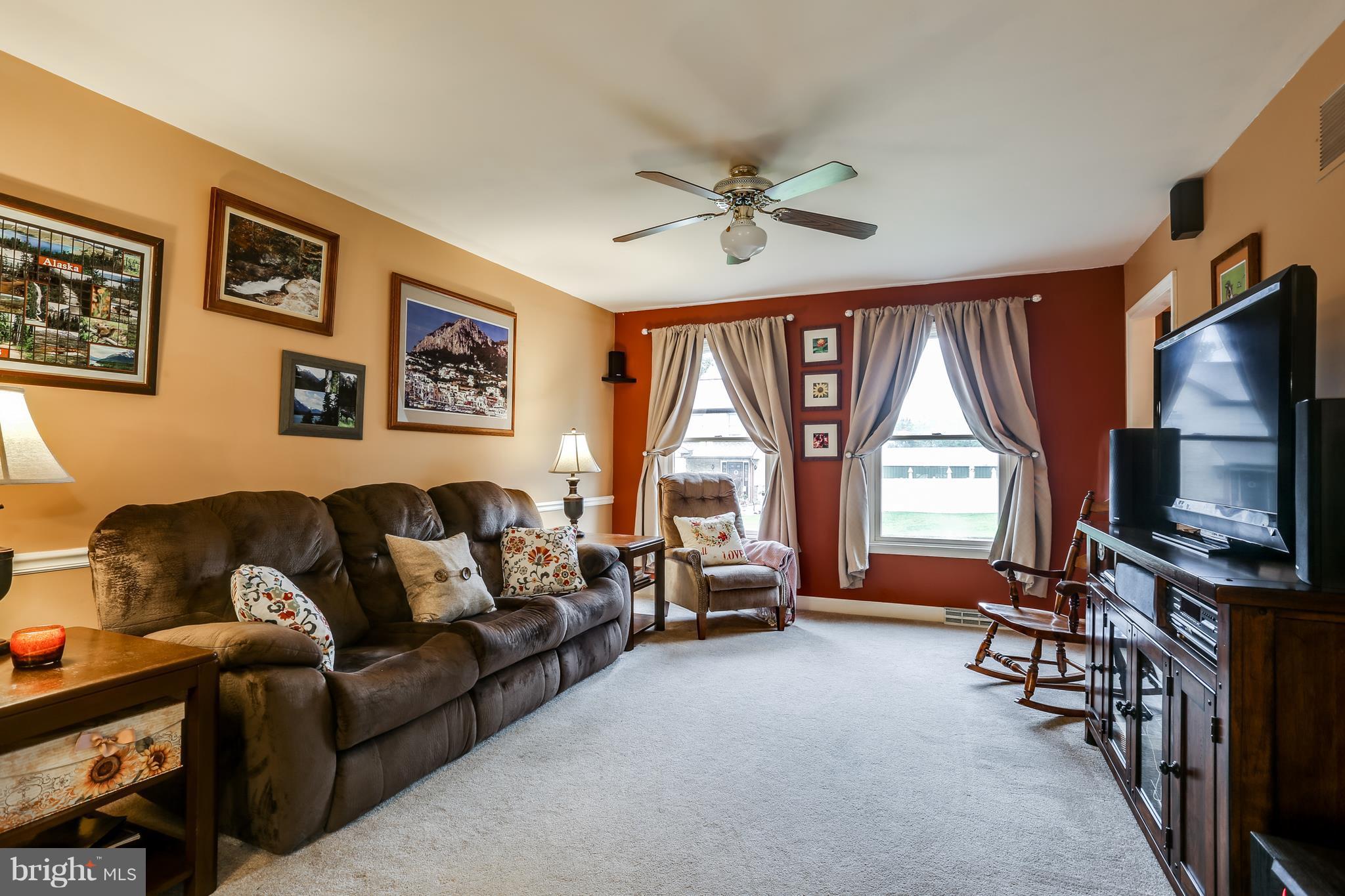 2523 Perring Woods Road Baltimore, MD 21234 - Photo 6 of 29 Family Room