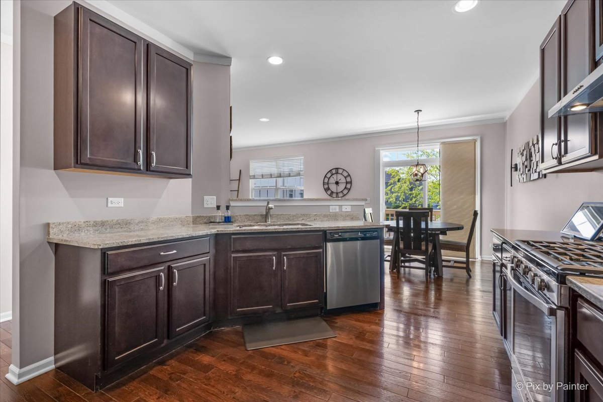 272 Bennett Drive Carol Stream, IL 60188 - Photo 8 of 46