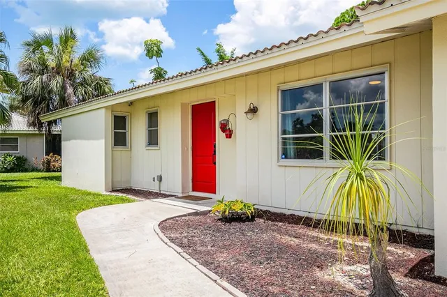 a front view of house with yard