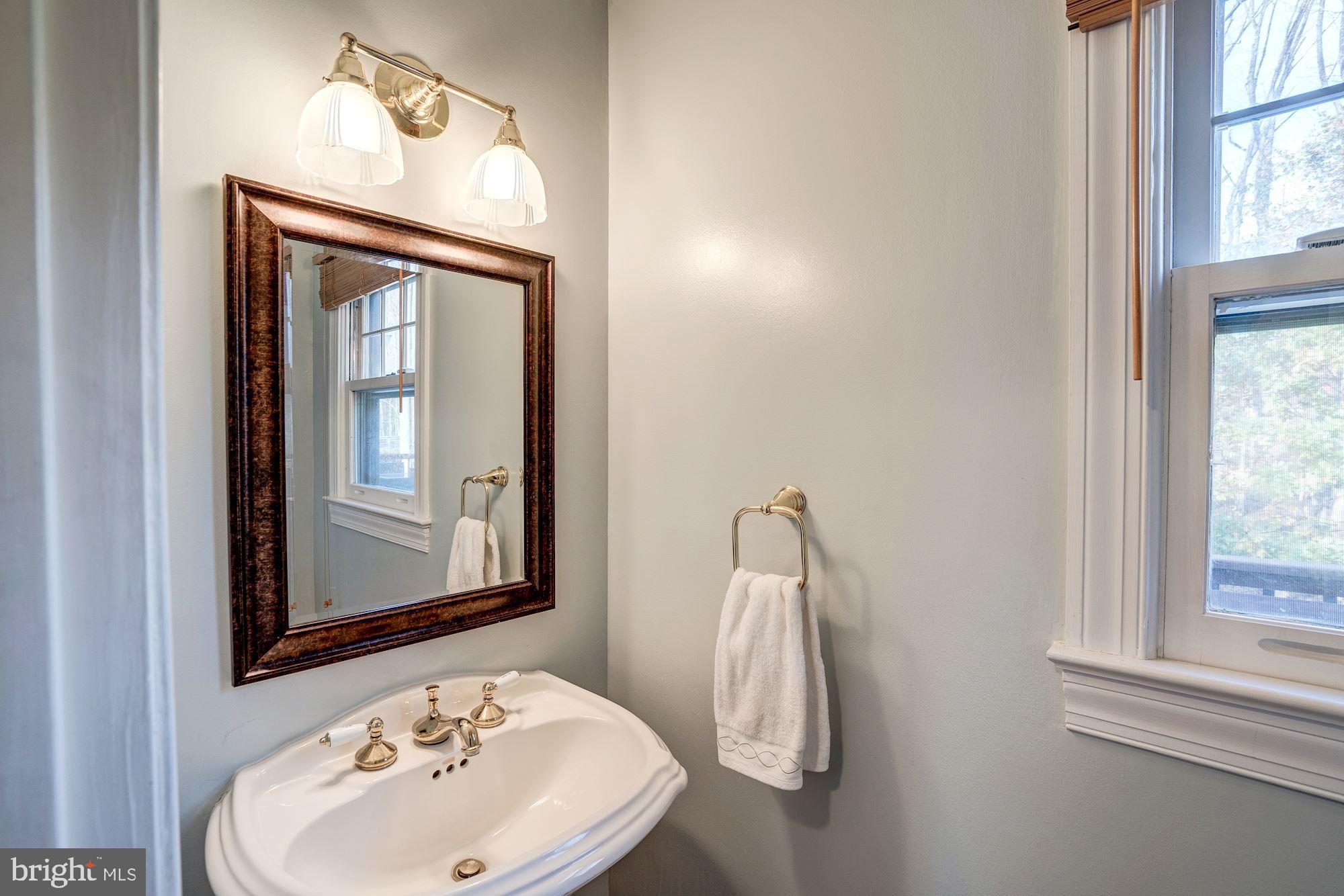 1044 Rector Lane McLean, VA 22102 - Photo 22 of 53 Powder Room