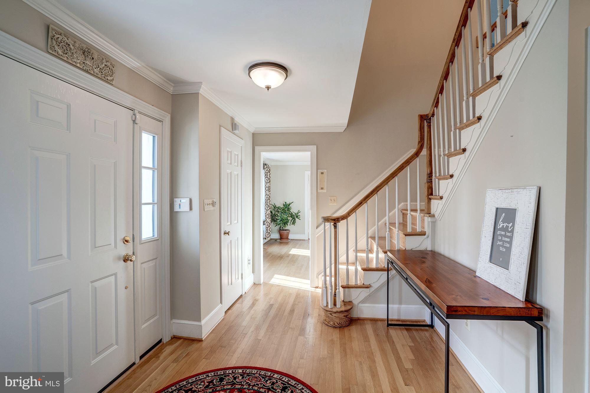 1044 Rector Lane McLean, VA 22102 - Photo 4 of 53 Foyer