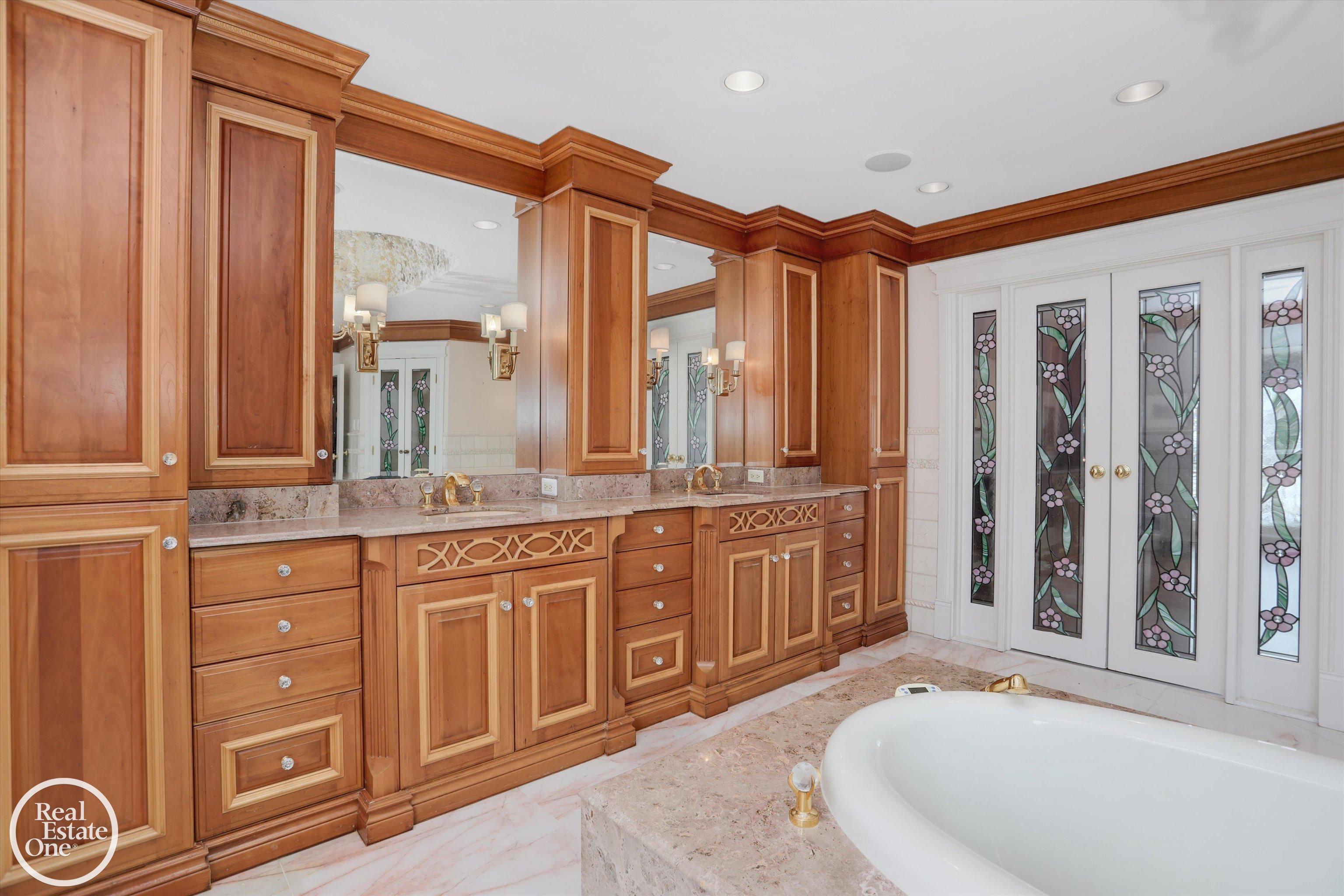 583 Lake Shore Road Grosse Pointe Shores, MI 48236 - Photo 44 of 92