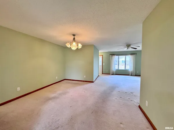 $149,000 | 2005 South Madison Street, Macomb, IL 61455