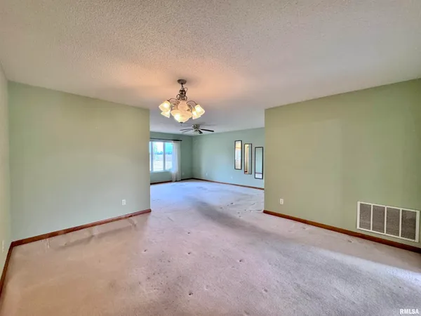 $149,000 | 2005 South Madison Street, Macomb, IL 61455