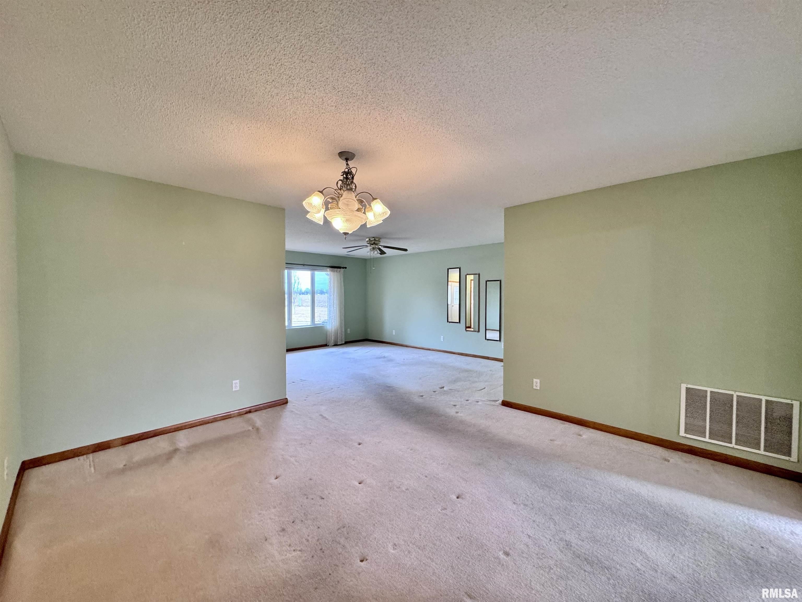 2005 South Madison Street Macomb, IL 61455 - Photo 8 of 24