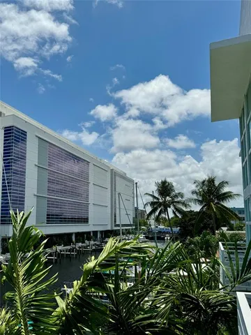 a view of entryway with a window