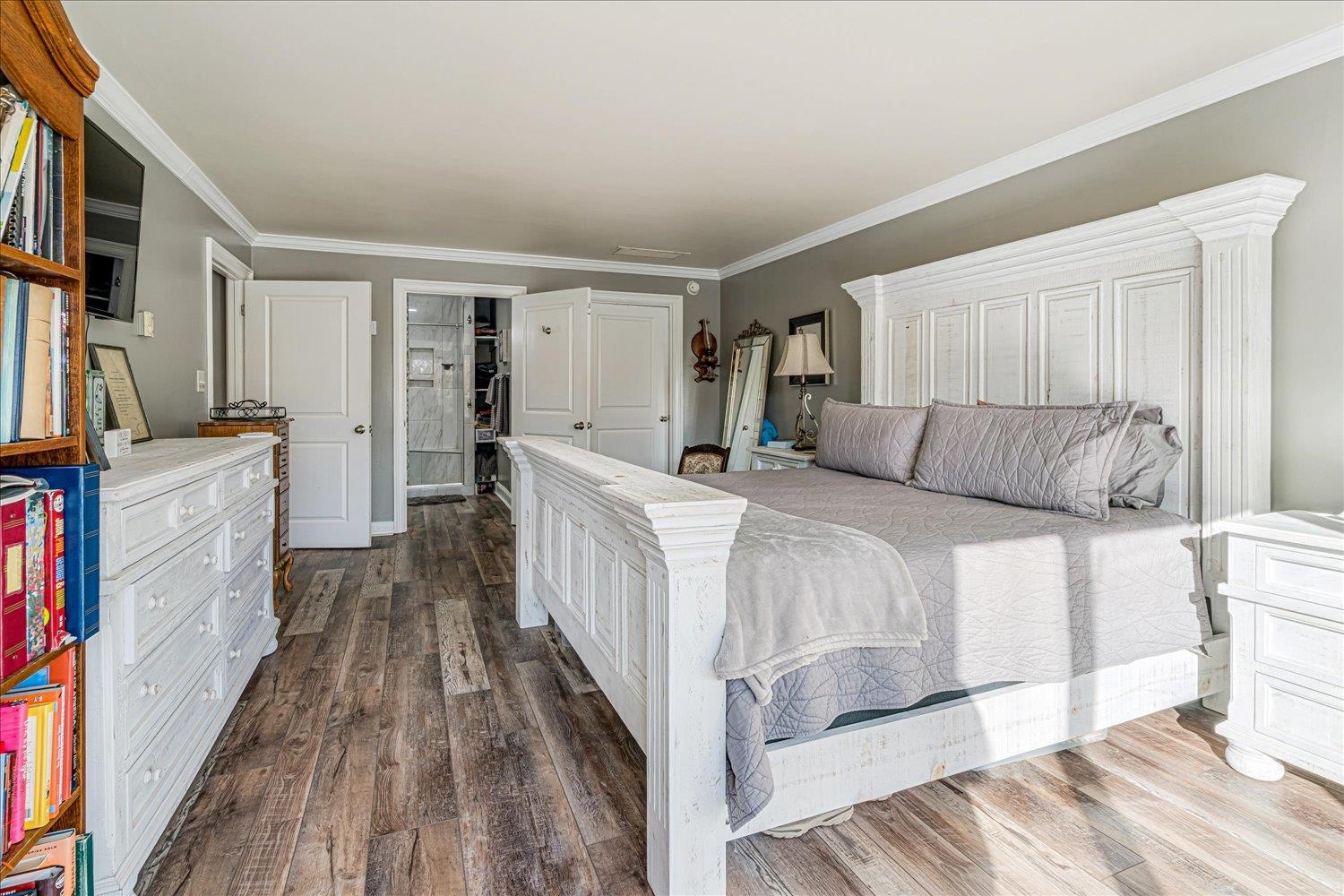 655 Riverside Drive, Unit 202 Memphis, TN 38103 - Photo 23 of 37 a bedroom with a bed and a flat screen tv