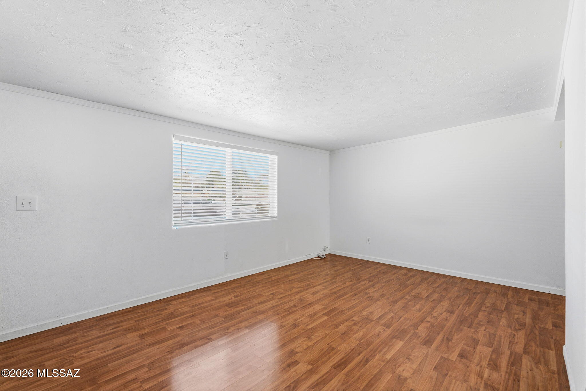 1453 West Roger Road Tucson, AZ 85705 - Photo 8 of 36 LIVING ROOM