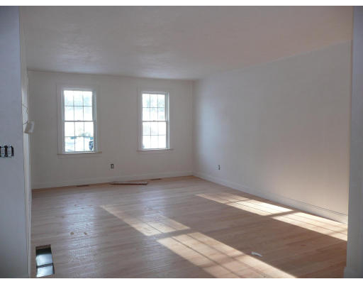 21 Gray Farm Road Littleton, MA 01460 - Photo 4 of 9 Gallery Image 4
