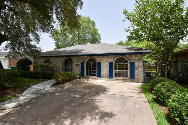 $1,900 | 11719 Murr Way, Houston, TX 77048