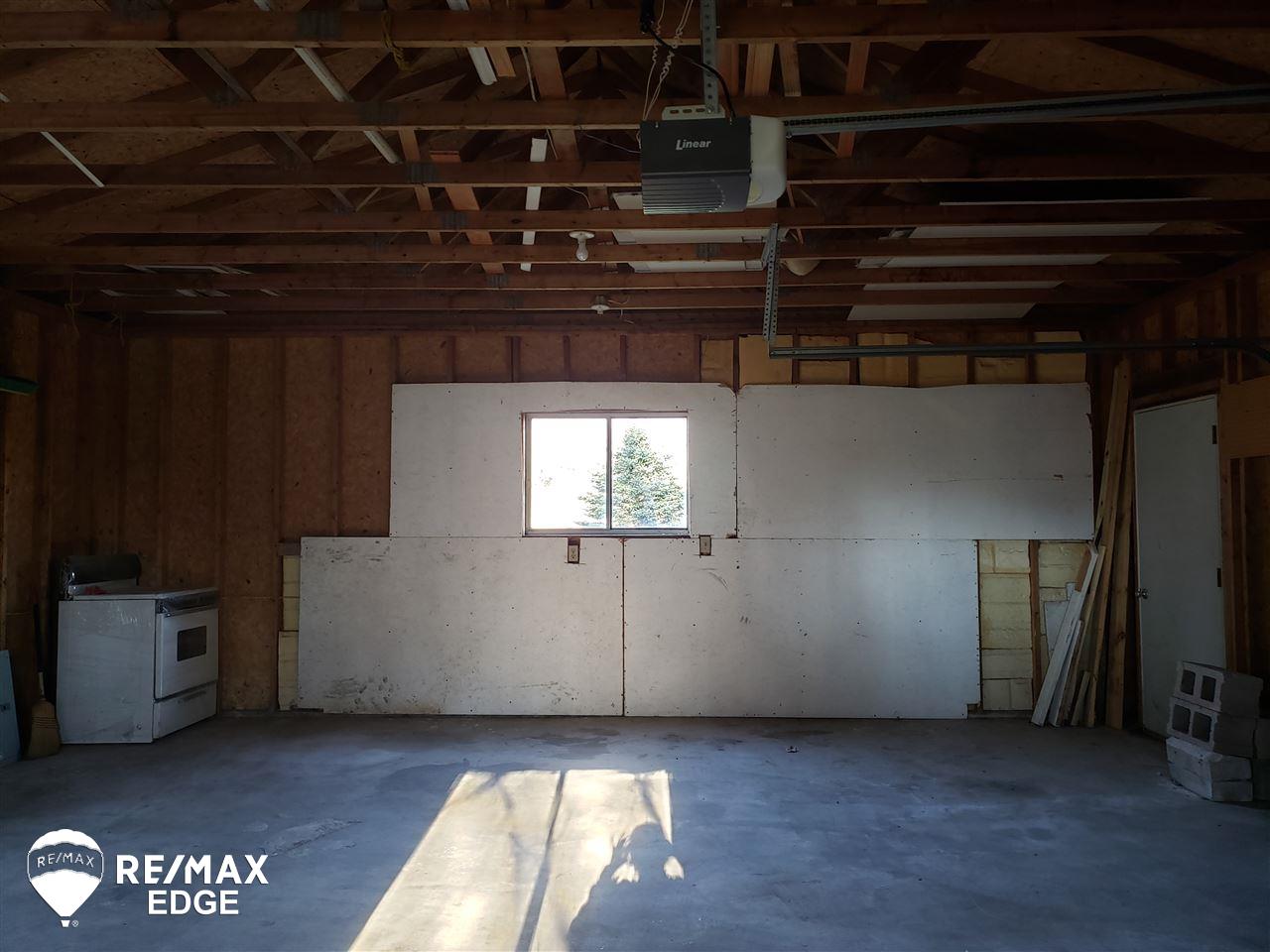 8464 East Coldwater Road Davison, MI 48423 - Photo 23 of 27 31376927-22.JPG