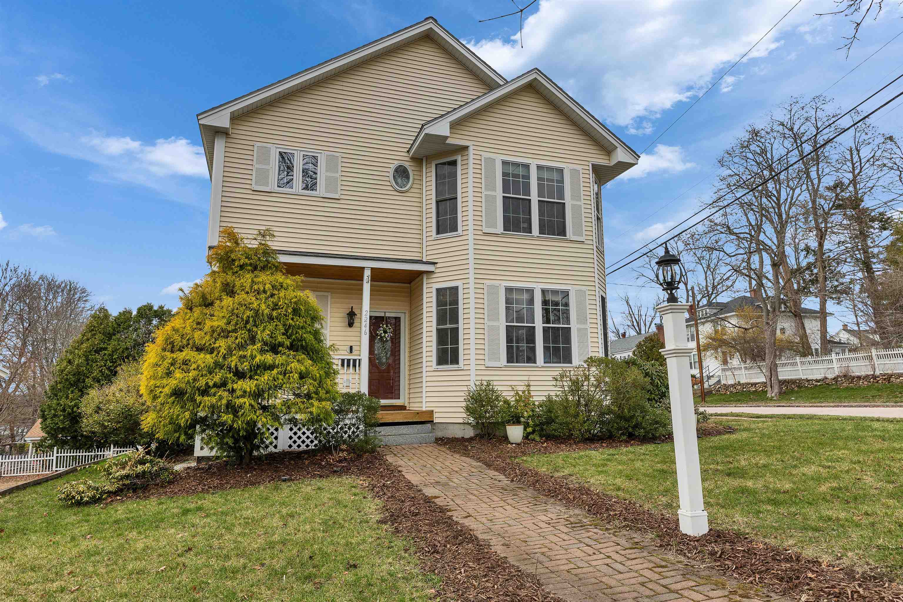2246 Elm Street Manchester, NH 03104 - Photo 1 of 40