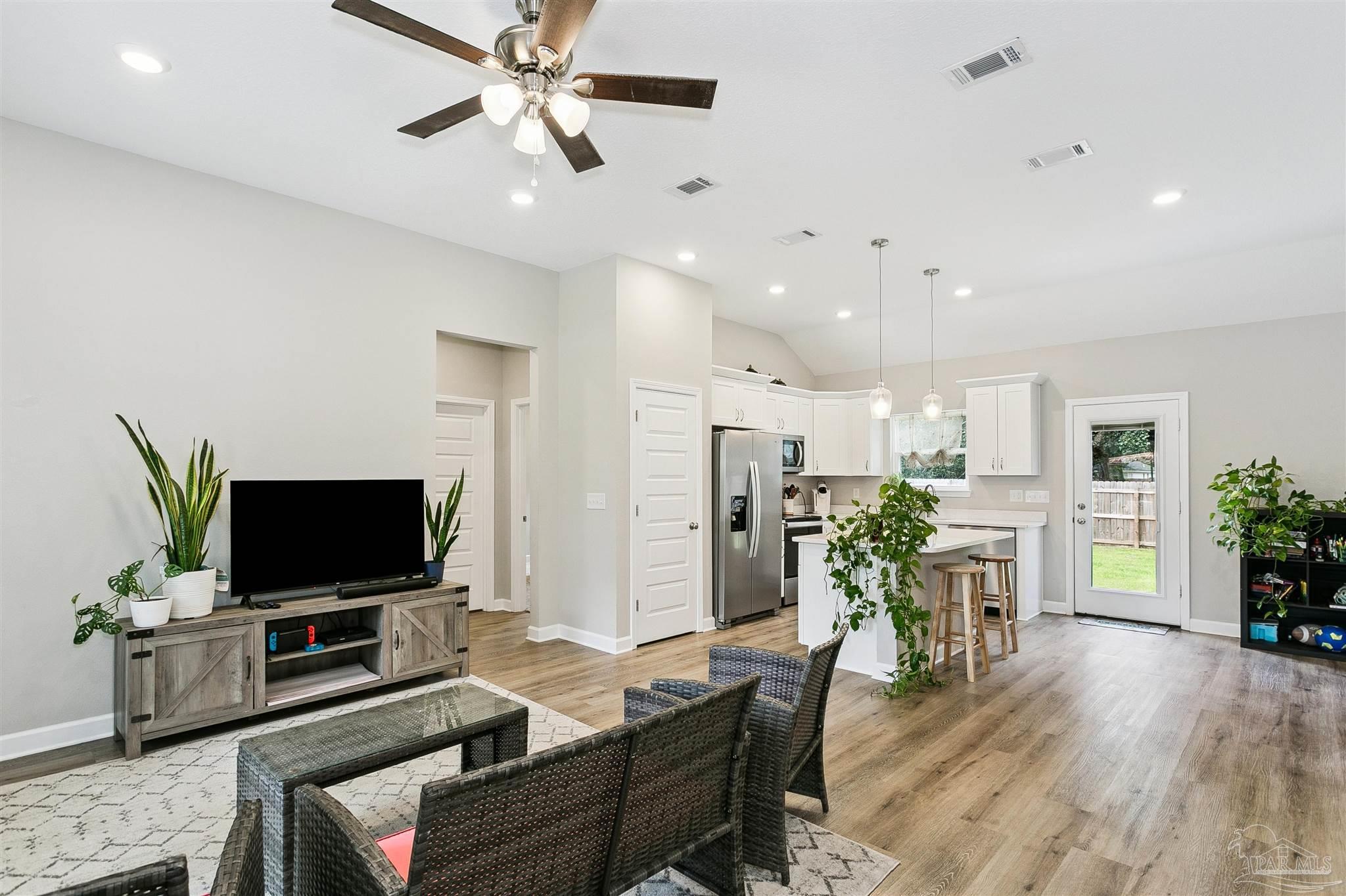 296 Park Lane Crestview, FL 32536 - Photo 4 of 29