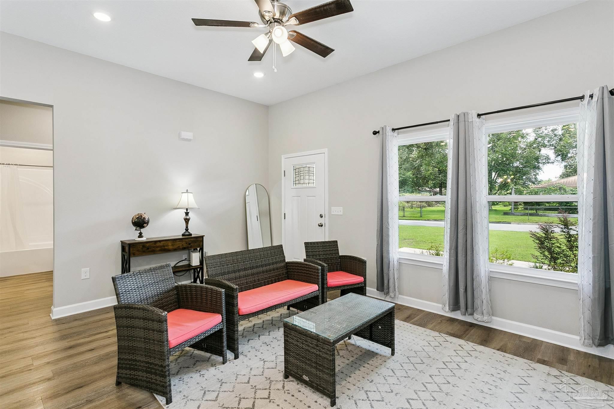 296 Park Lane Crestview, FL 32536 - Photo 6 of 29