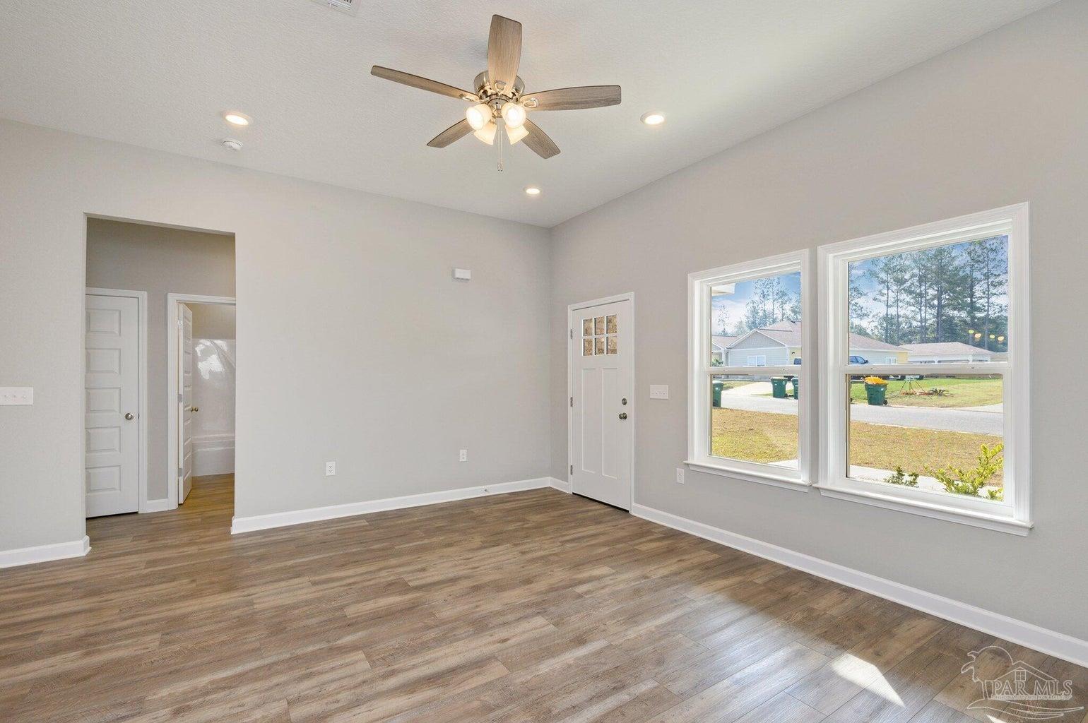 296 Park Lane Crestview, FL 32536 - Photo 7 of 29