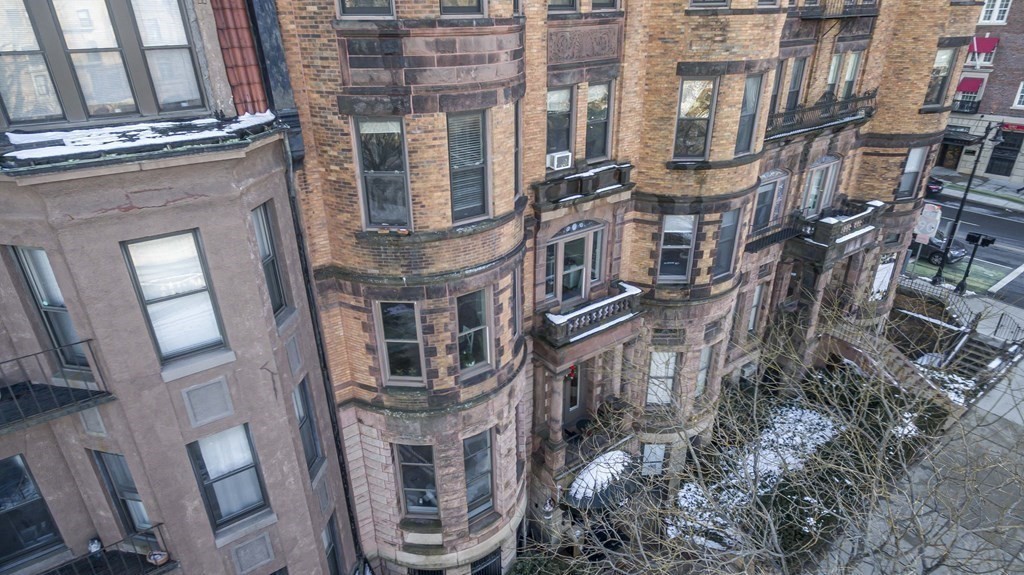 362 Commonwealth Avenue, Unit 2A Boston, MA 02115 - Photo 33 of 38 a view of a building with a lot of windows