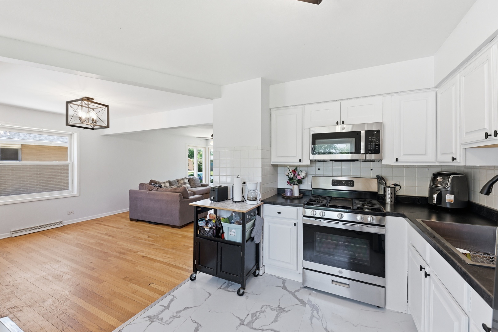322 East Alden Drive Addison, IL 60101 - Photo 4 of 23