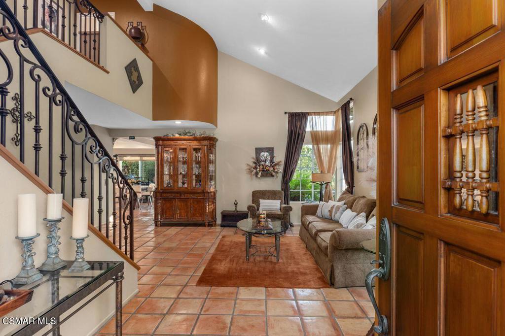 625 Galloping Hill Road Simi Valley, CA 93065 - Photo 7 of 49