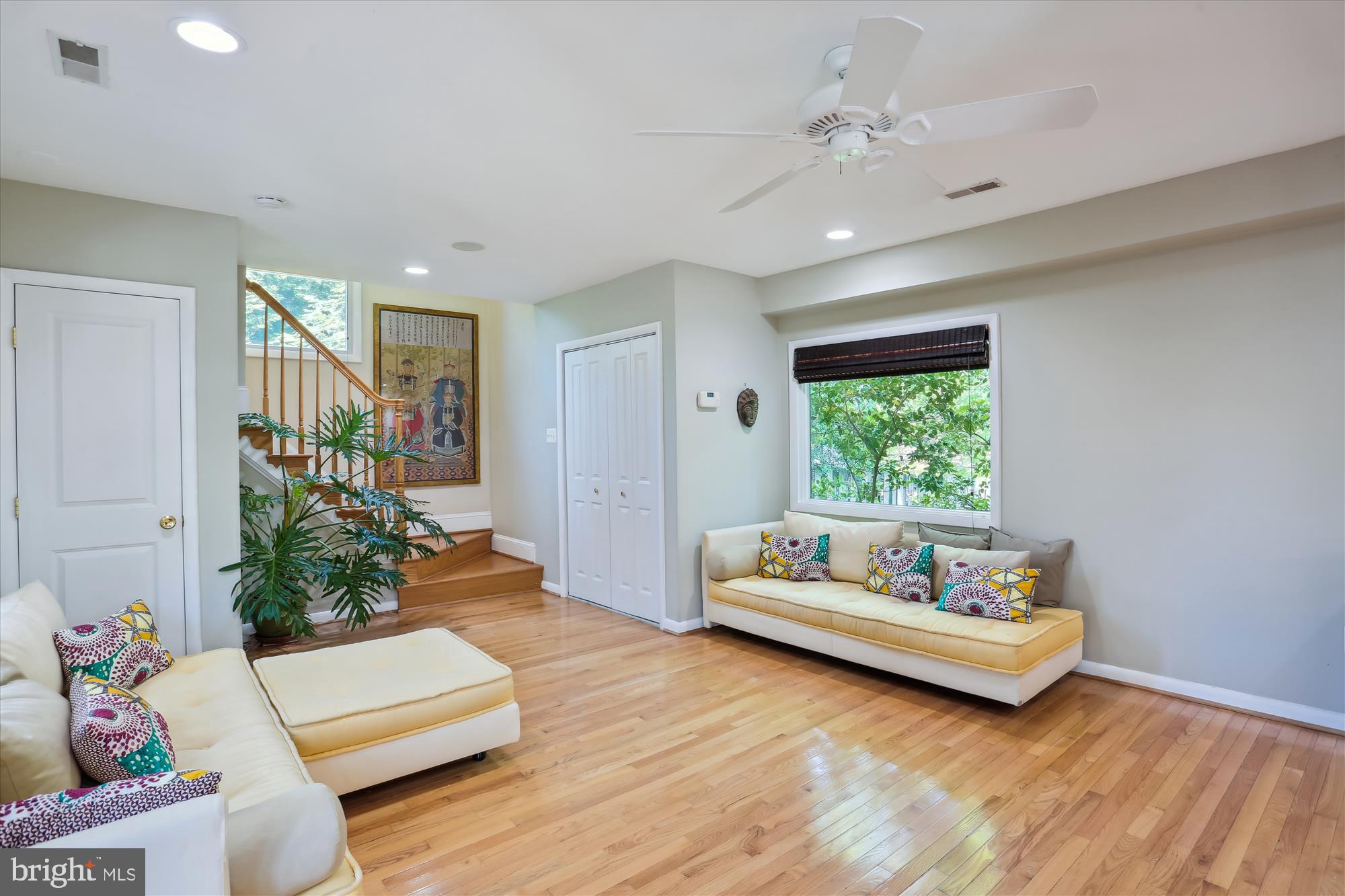 6521 East Halbert Road Bethesda, MD 20817 - Photo 15 of 52 Generous Living Room