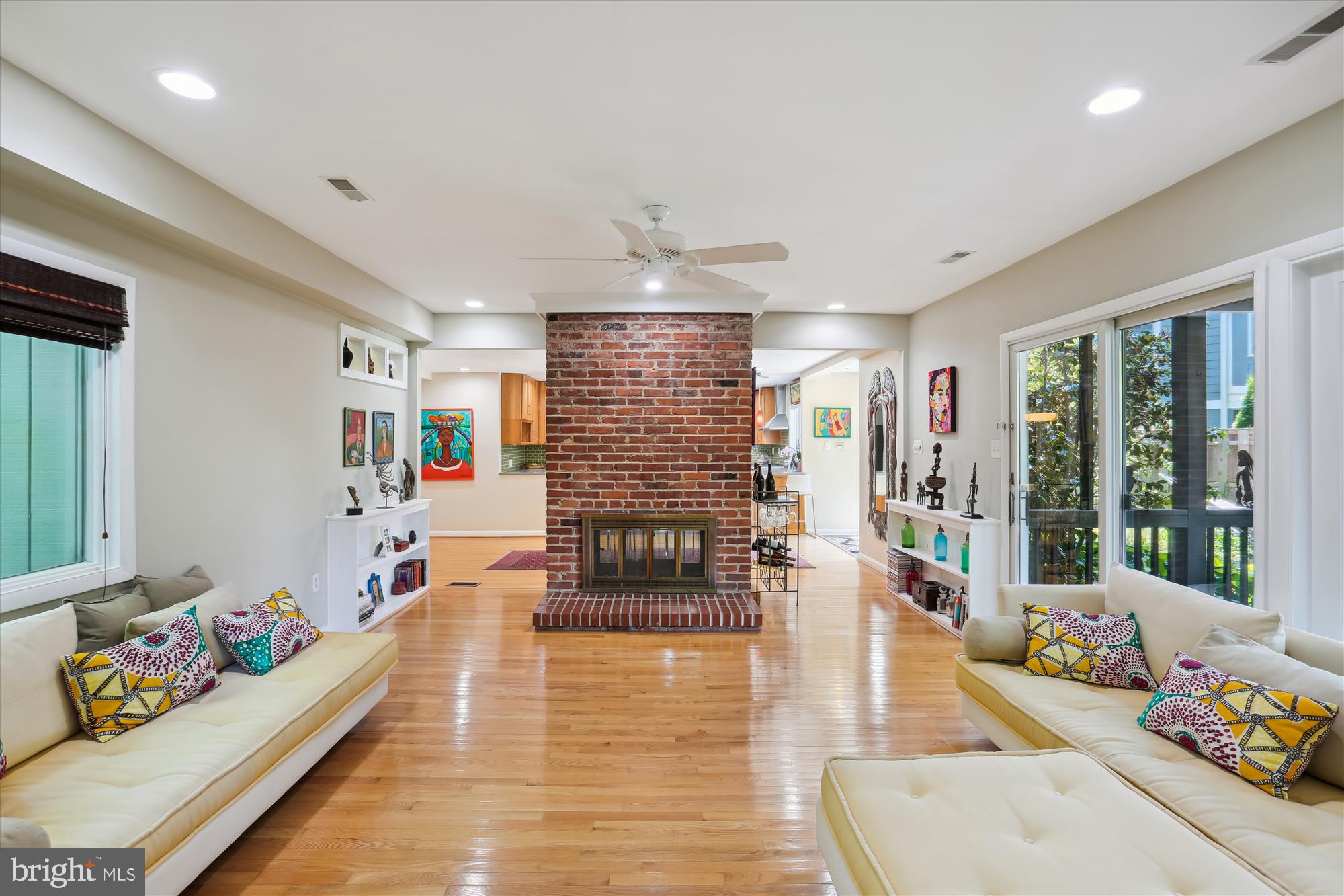 6521 East Halbert Road Bethesda, MD 20817 - Photo 17 of 52 Sizeable Living Room