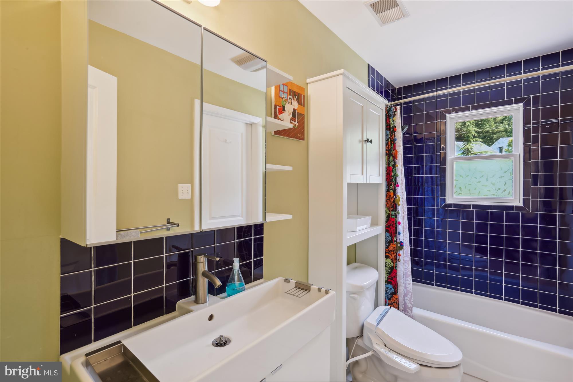 6521 East Halbert Road Bethesda, MD 20817 - Photo 34 of 52 Jack and Jill Bathroom