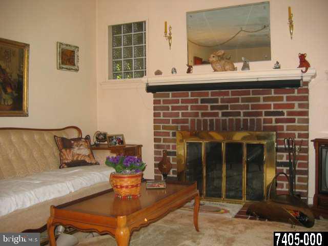 214 Greystone Road York, PA 17402 - Photo 3 of 9 Gallery Image 3
